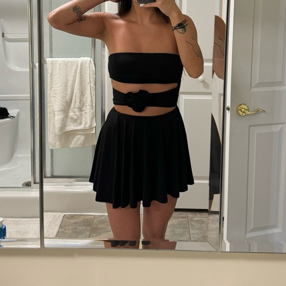 MESHKI | Montanna Strapless Rose Mini Dress - Picture 2 of 3